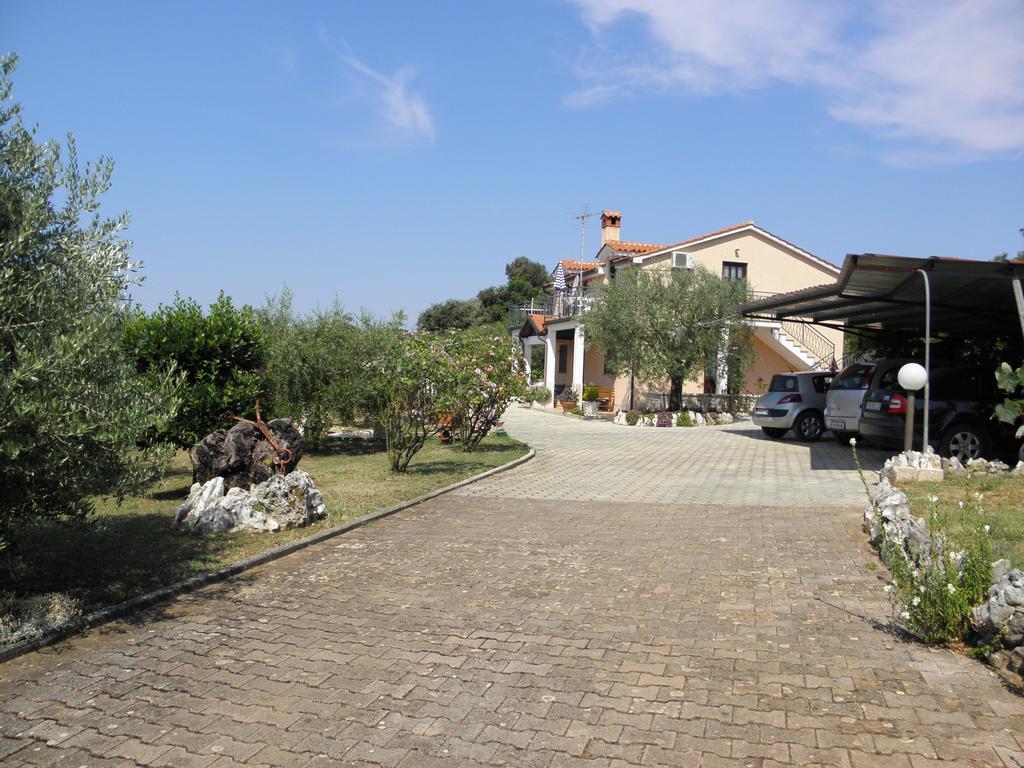Apartments Mirjana Vrsar Exterior photo