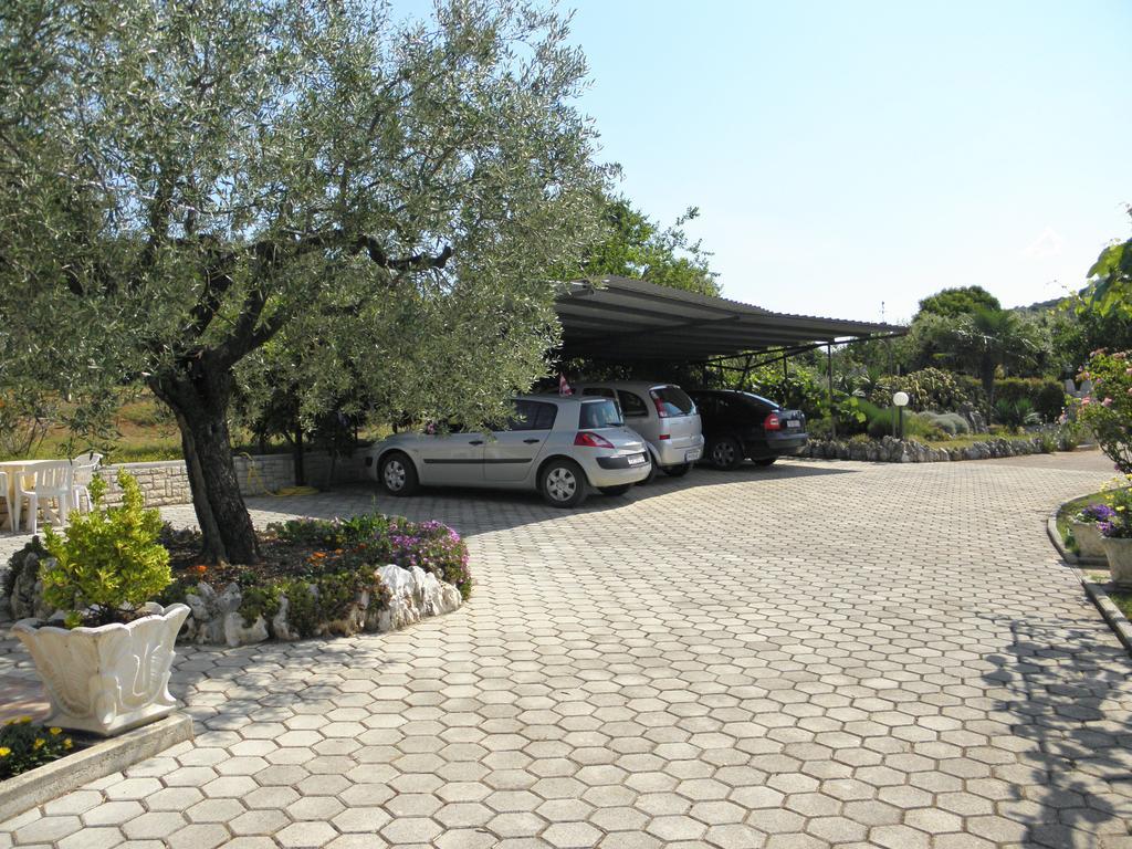 Apartments Mirjana Vrsar Exterior photo