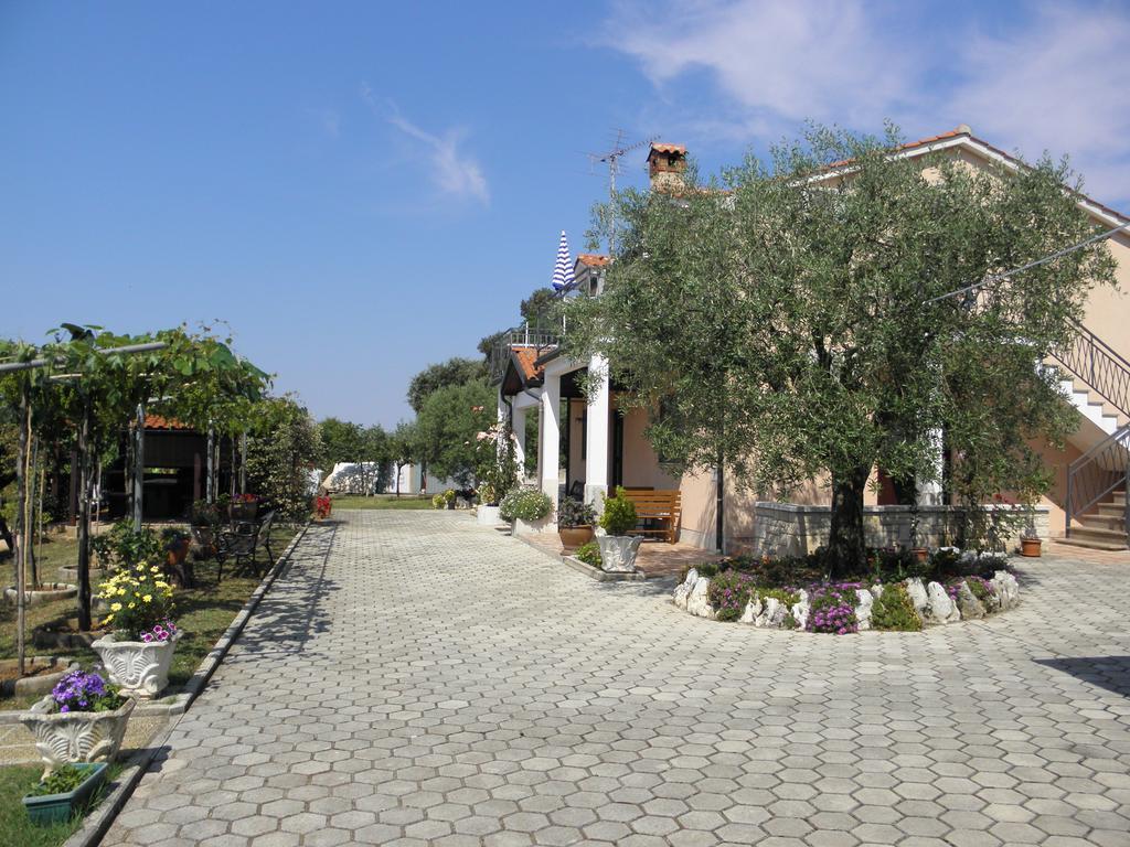 Apartments Mirjana Vrsar Exterior photo